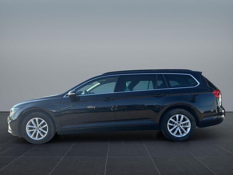 Gebraucht VW Passat 150 PS (110 kW) 2022 Schwarz Kombi