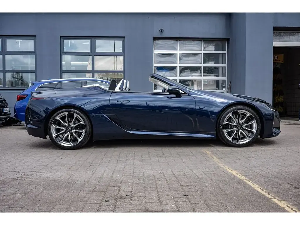 Gebraucht Lexus LC 500 464 PS (341 kW) 2022 Tizia blau Cabrio