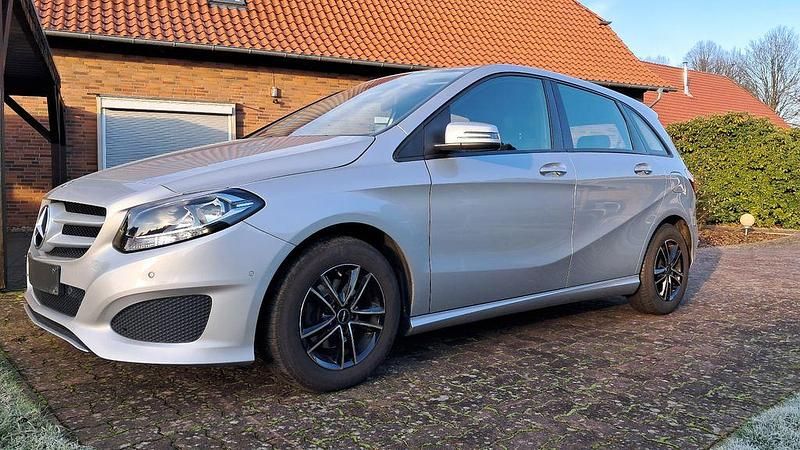 Gebraucht Mercedes B180 122 PS (89 kW) 2017 Silber Van / Kleinbus