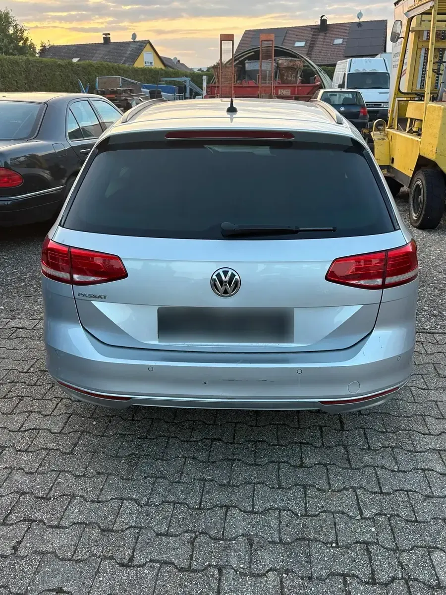 Gebraucht VW Passat 150 PS (110 kW) 2018 Grau Kombi