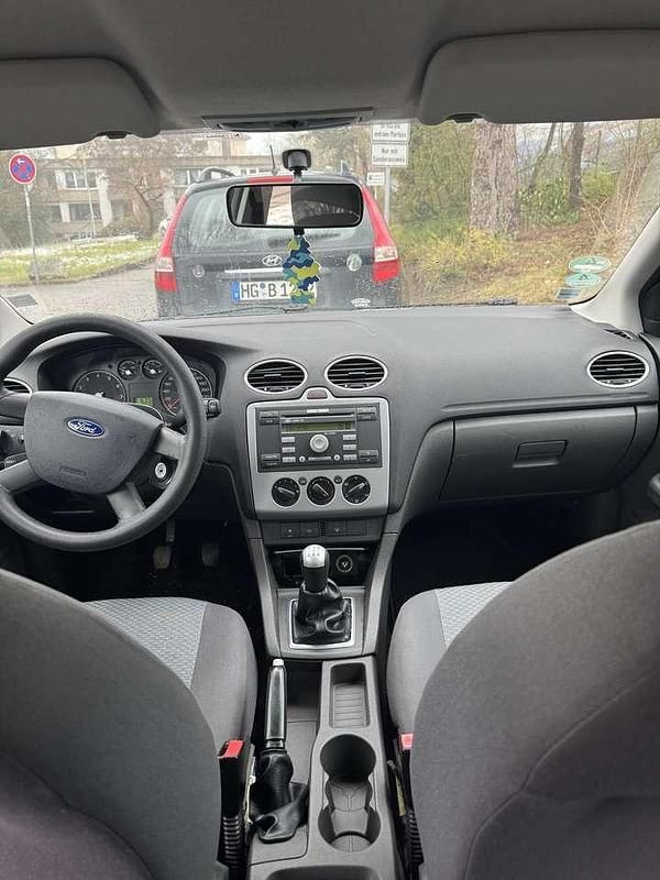 Gebraucht Ford Focus Trend 101 PS (74 kW) 2005 Limousine