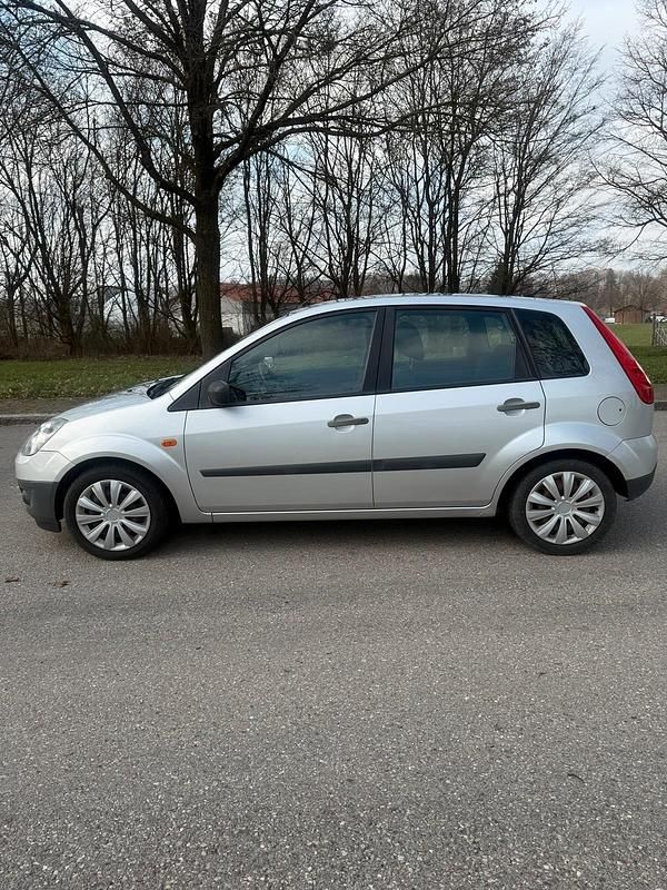 Gebraucht Ford Fiesta 60 PS (44 kW) 2006 Silber Kleinwagen
