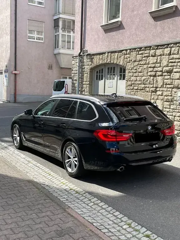 Gebraucht BMW 520 190 PS (139 kW) 2018 Schwarz Kombi
