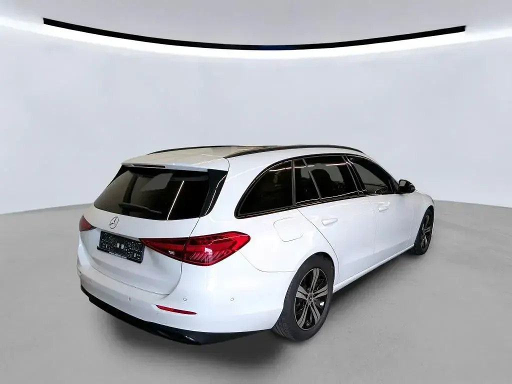 Gebraucht Mercedes 220 Night 200 PS (147 kW) 2021 Weiß Limousine