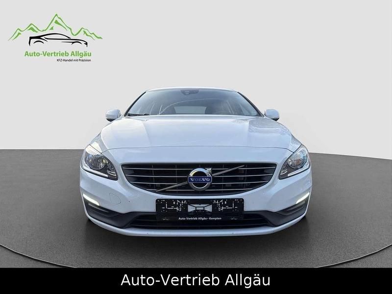 Gebraucht Volvo V60 Momentum 150 PS (110 kW) 2016 Weiß Kombi