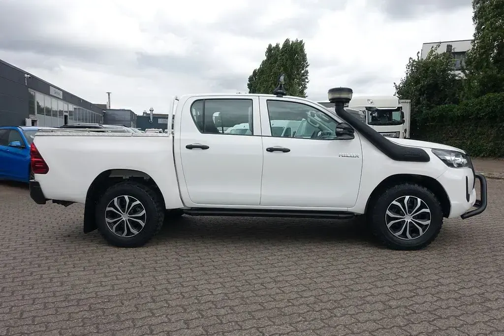 Gebraucht Toyota HiLux 150 PS (110 kW) 2021 Weiß Pickup