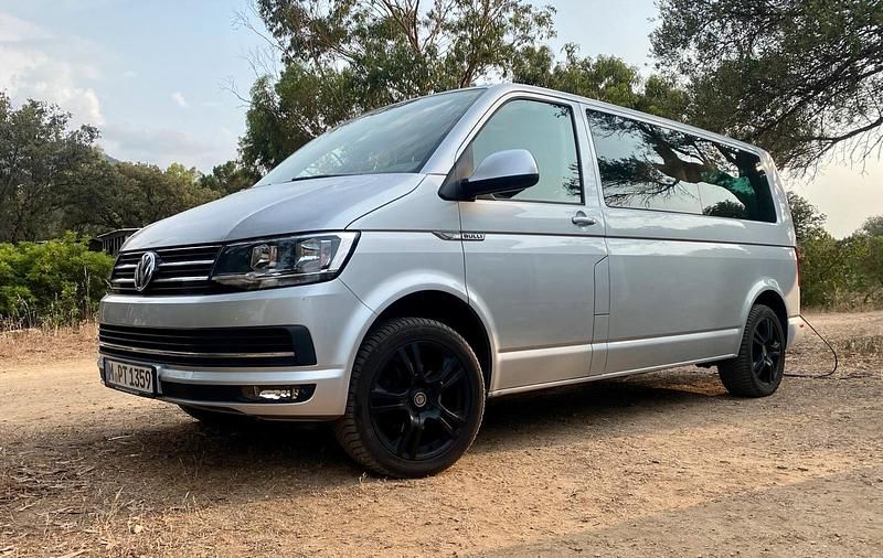 Second-hand VW Caravelle 150 CP (110 kW) 2017 Argintiu Van