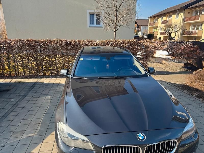 Gebraucht BMW 520 184 PS (135 kW) 2012 Grau Kombi
