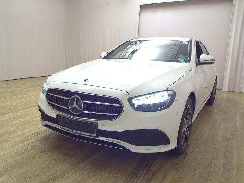 Gebraucht Mercedes E300 Avantgarde 320 PS (235 kW) 2022 Polarweiss uni Limousine