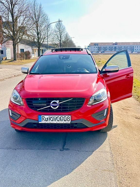 Rot Gebraucht 2017 Volvo XC60 Summum SUV | 18.100 € (Etwas zu teuer) - Bild 1/4