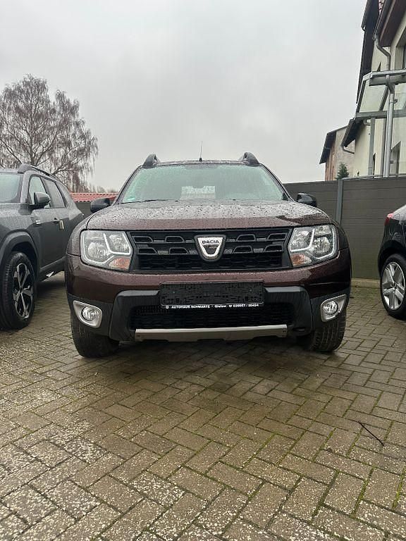 Braun Gebraucht 2018 Dacia Duster Black Shadow SUV | 9.990 € (Fairer Preis) - Bild 1/4
