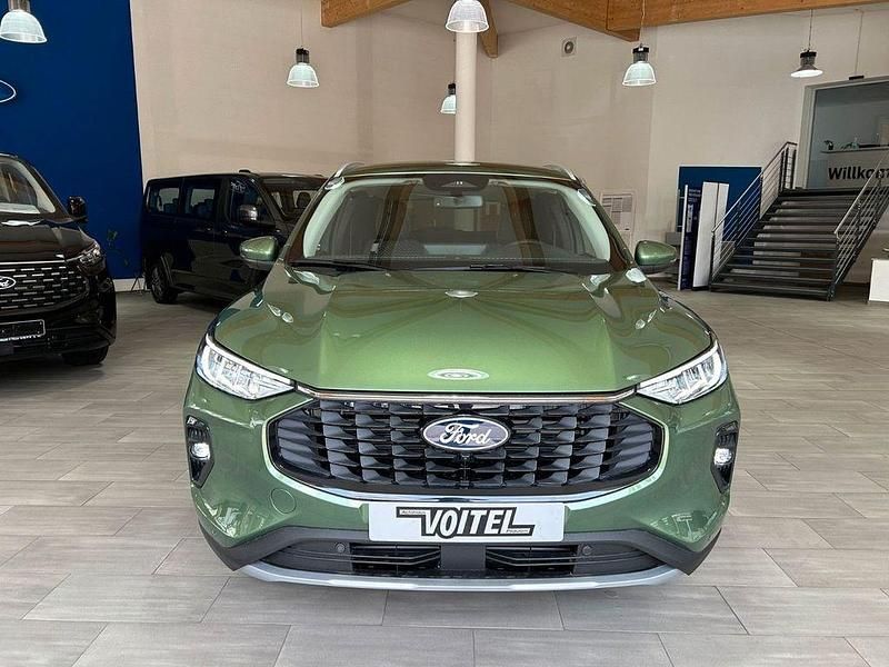 Neu Ford Kuga Titanium 186 PS (136 kW) 2025 Grün SUV