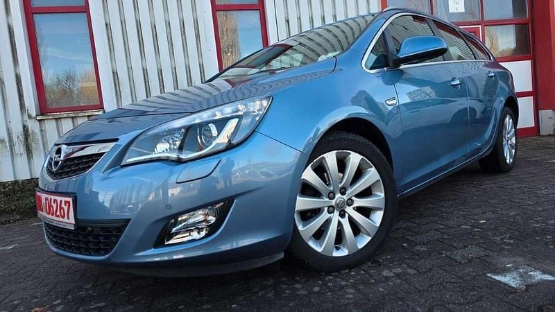 Gebraucht Opel Astra 140 PS (102 kW) 2013 Hell Kombi
