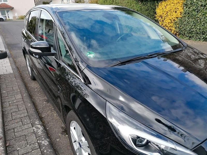 Gebraucht Ford S-MAX Titanium 150 PS (110 kW) 2017 Schwarz Van / Kleinbus