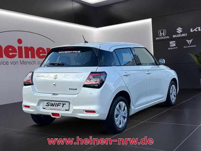 Gebraucht Suzuki Swift Club 83 PS (61 kW) 2025 Weiß Limousine