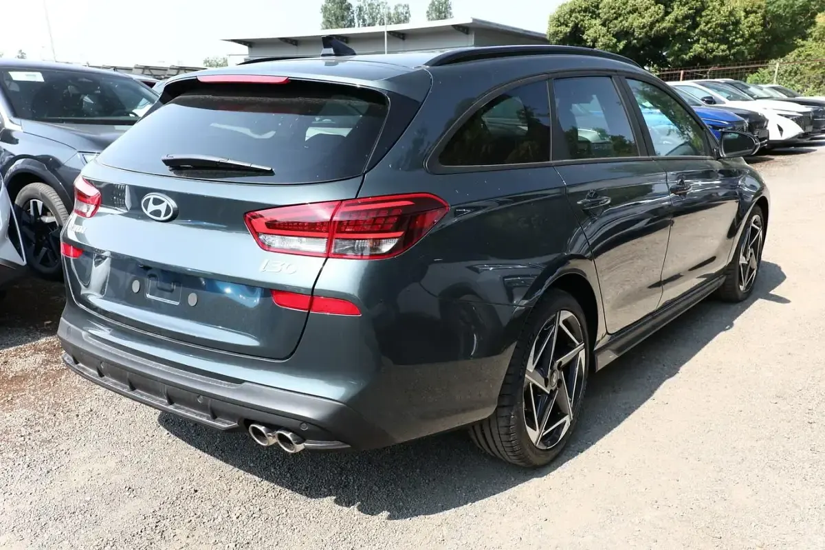 Neu Hyundai i30 N Line 150 PS (110 kW) 2026 Cypress green mineraleffekt Kombi