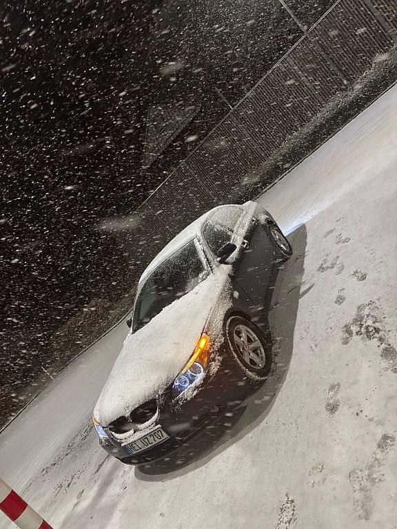 Gebraucht BMW 520 170 PS (125 kW) 2003 Blau Limousine