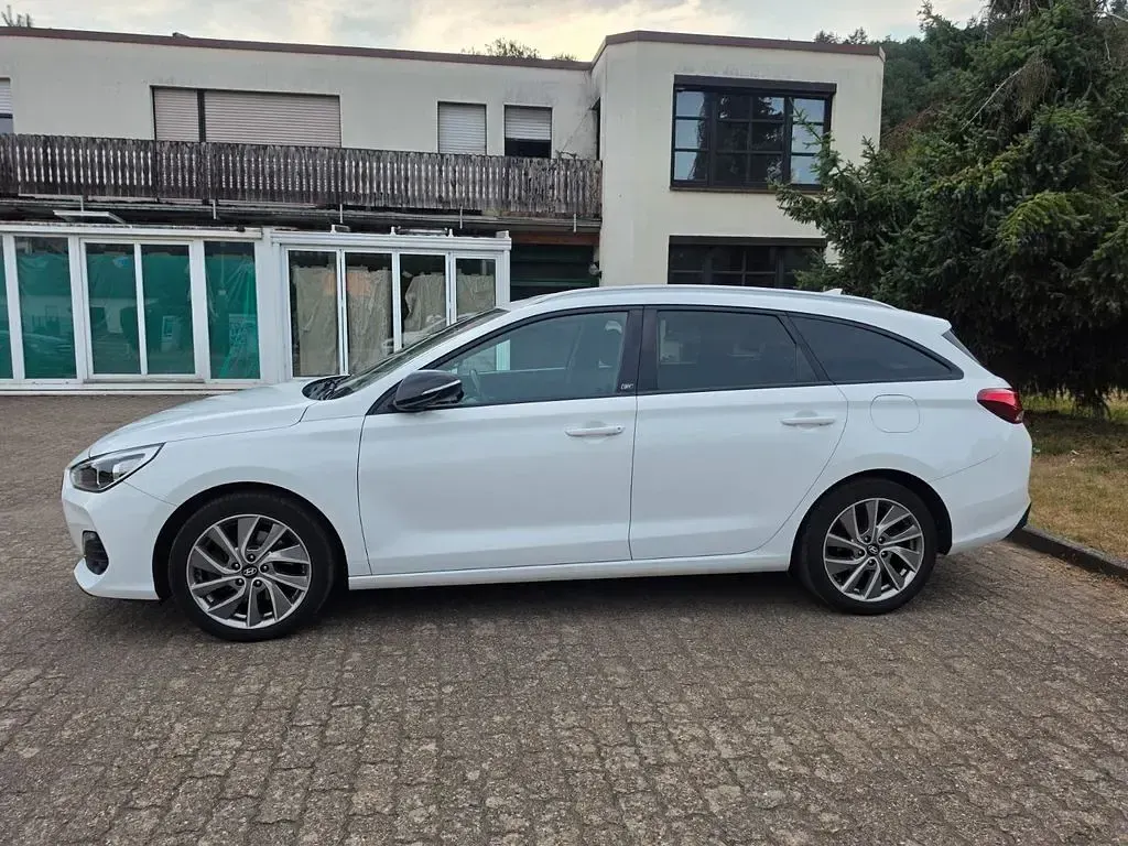 Gebraucht Hyundai i30 140 PS (102 kW) 2018 Weiß Kombi