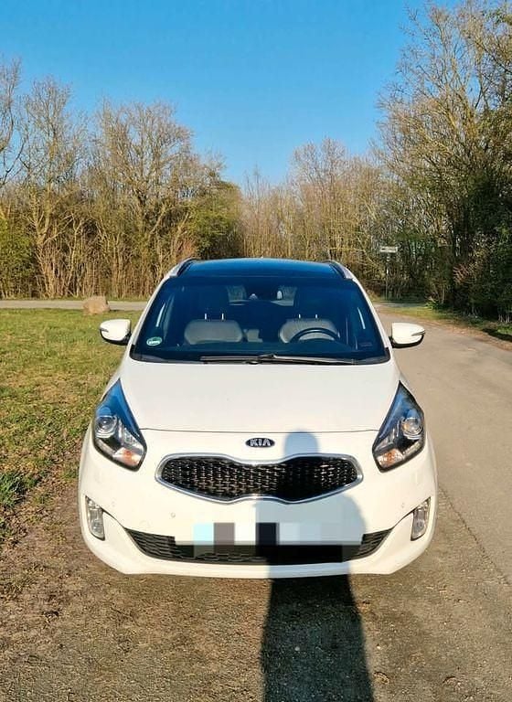 Weiß Gebraucht 2017 Kia Carens Van / Kleinbus | 8.900 € (Superpreis) - Bild 1/4