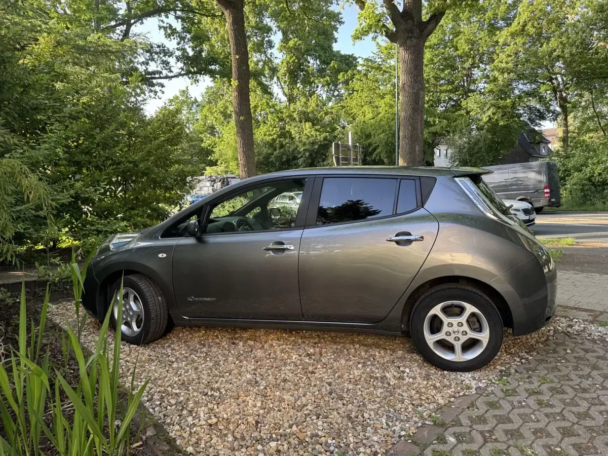 Gebraucht Nissan Leaf Acenta 80 kW (109 PS) 2017 Grau Kleinwagen