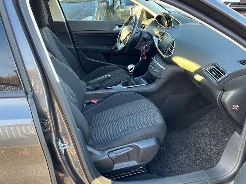 Gebraucht Peugeot 308 Active 110 PS (80 kW) 2019 Andere Limousine