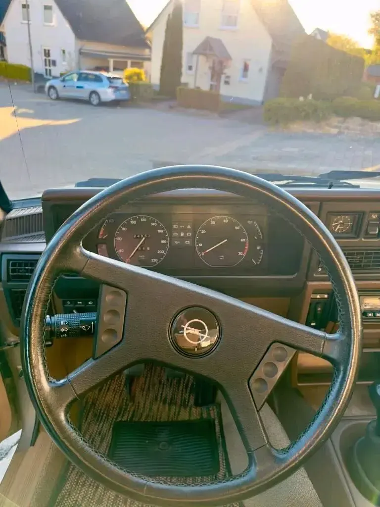 Gebraucht Opel Rekord 100 PS (73 kW) 1986 Gold Limousine