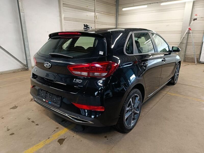 Gebraucht Hyundai i30 120 PS (88 kW) 2024 Schwarz Limousine