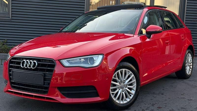 Gebraucht Audi A3 Ambiente 110 PS (80 kW) 2015 Rot Limousine