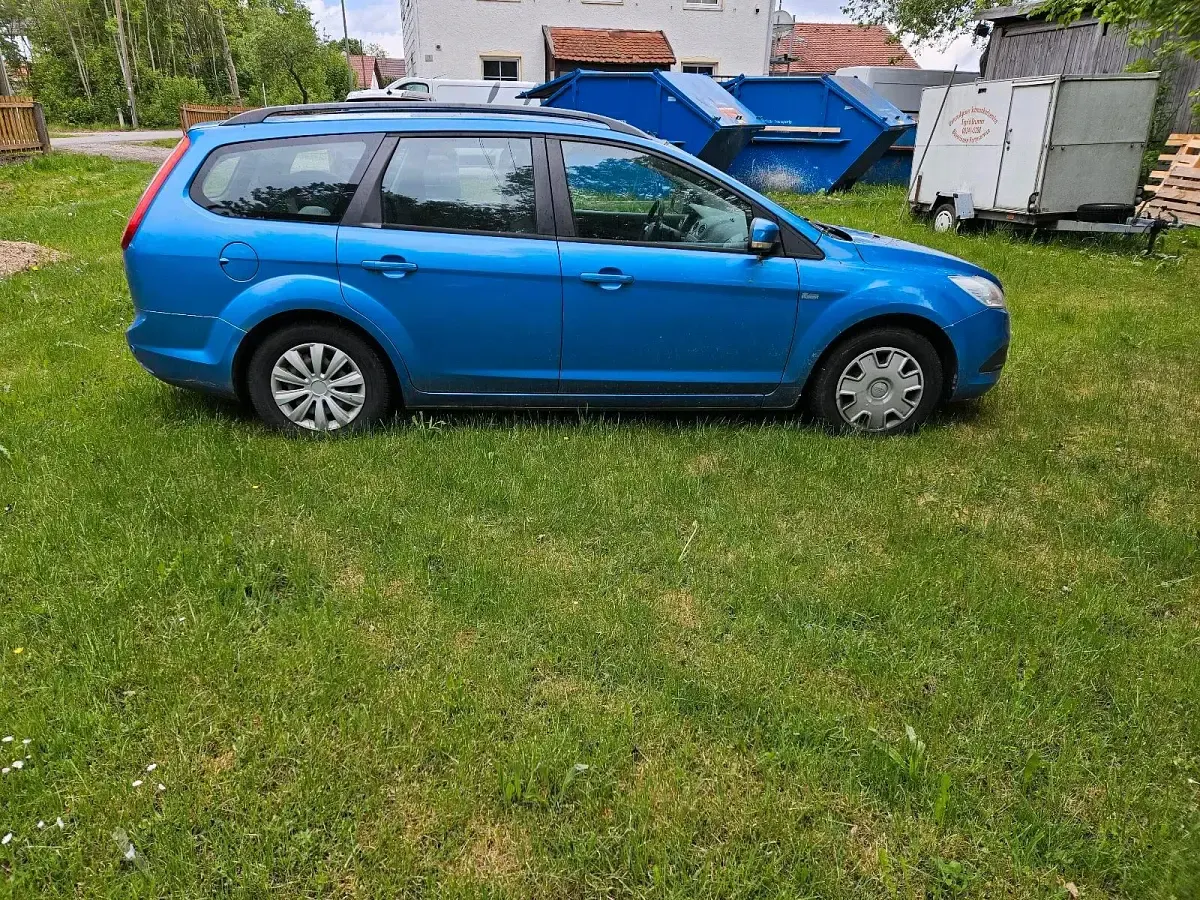 Gebraucht Ford Focus 101 PS (74 kW) 2010 Blau Kombi