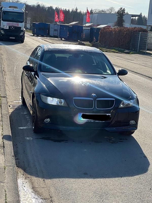 Gebraucht BMW 320 150 PS (110 kW) 2007 Schwarz Limousine