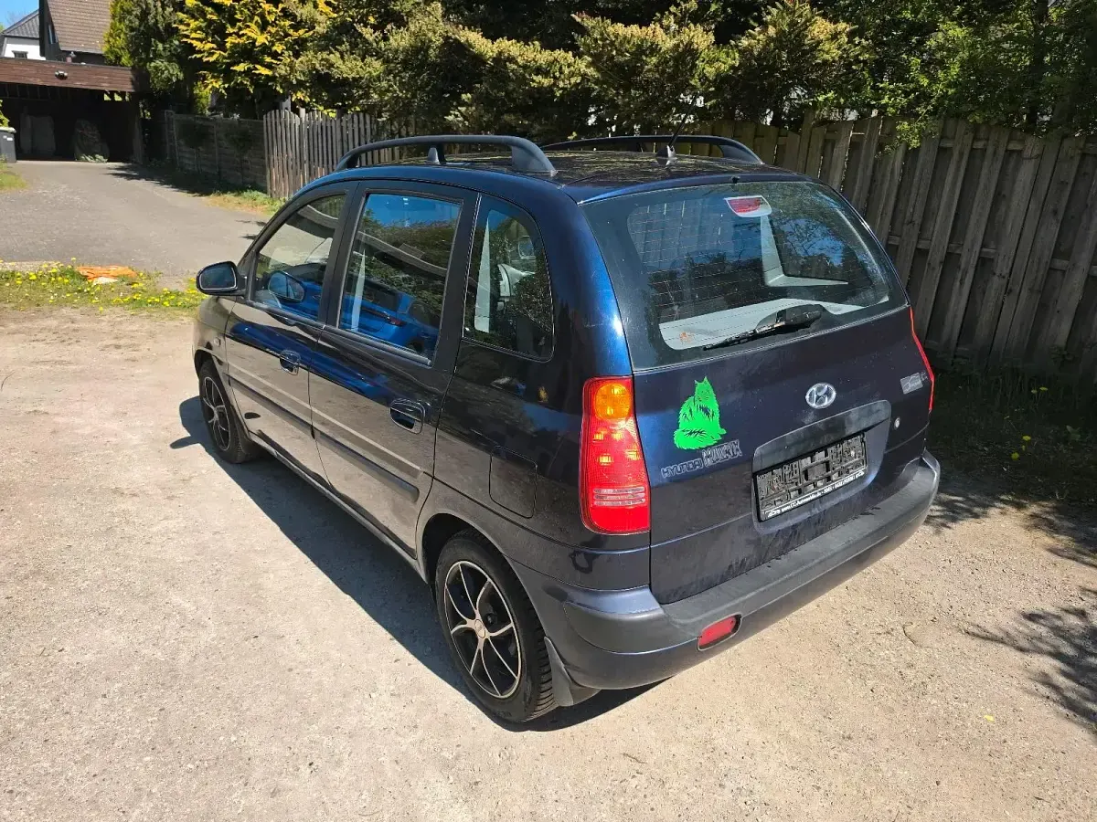 Second-hand Hyundai Matrix 122 CP (89 kW) 2005 Albastru Monovolum