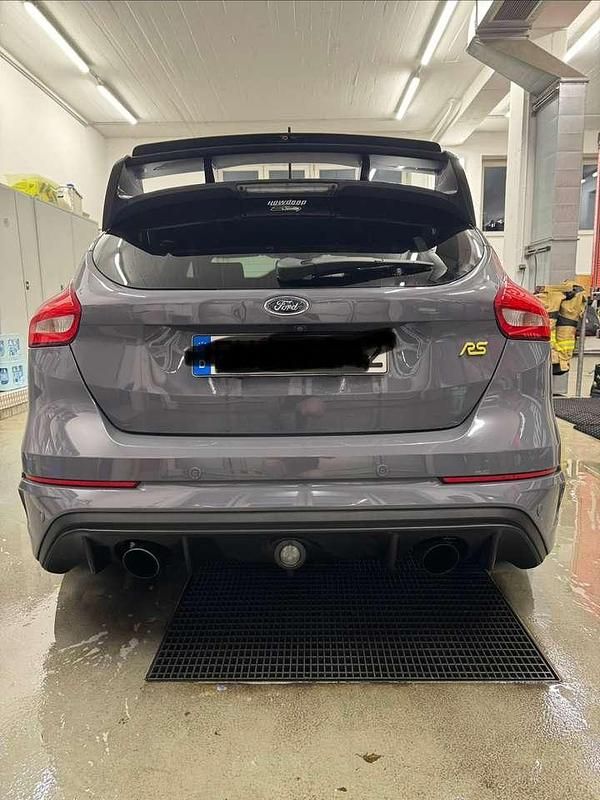 Używany Ford Focus S 349 KM (256 kW) 2016 Szary Sedan/Limuzyna