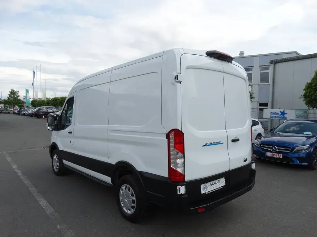 Gebraucht Ford E-Transit 135 kW (184 PS) 2023 Weiß Van