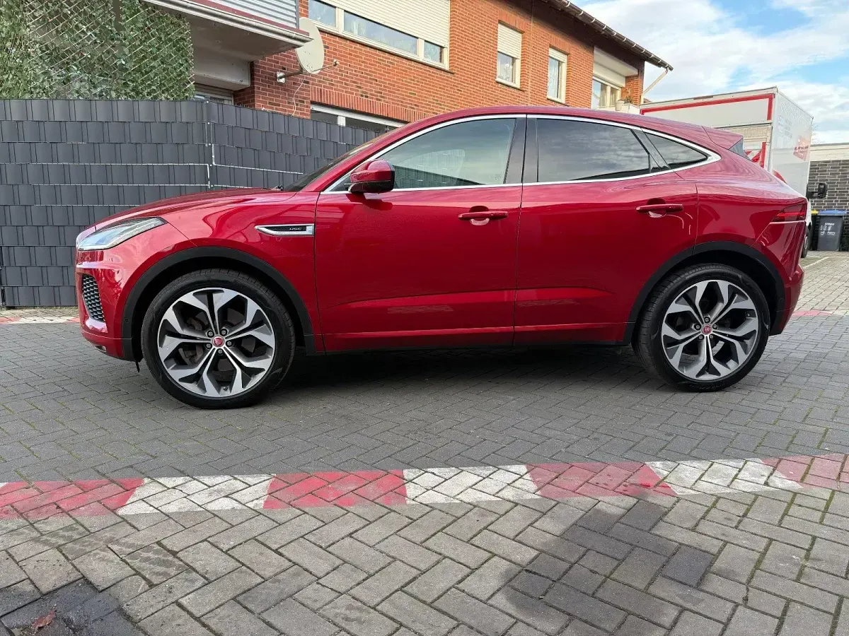 Begagnad Jaguar E-Pace 250 HK (183 kW) 2018 Röd SUV