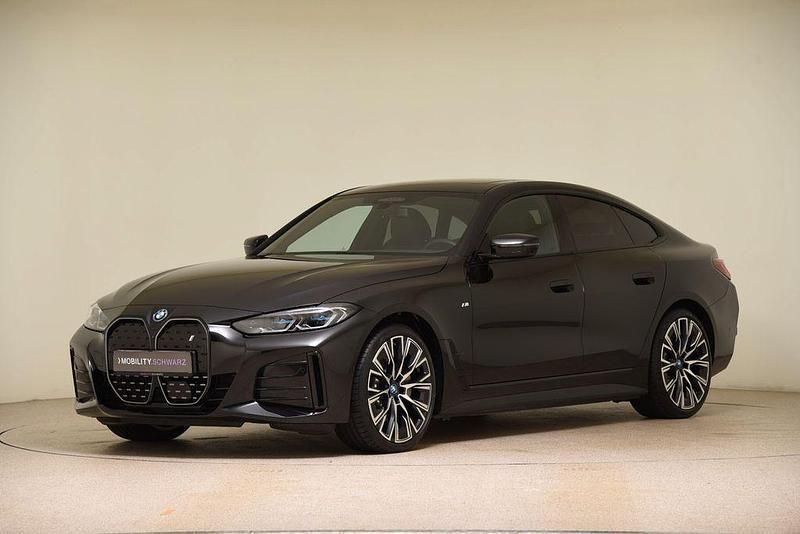 Saphirschwarz metallic Gebraucht 2023 BMW i4 M Sport Limousine | 45.940 € (Fairer Preis) - Bild 1/4