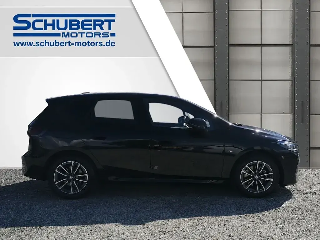 Gebraucht BMW 220 Active Tourer M Sport 156 PS (114 kW) 2023 Schwarz Van / Kleinbus