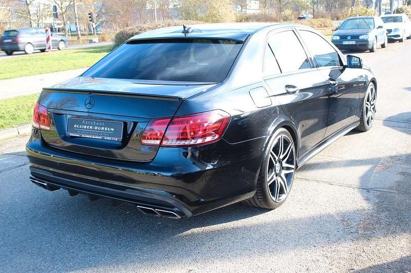 Gebraucht Mercedes E400 AMG 333 PS (244 kW) 2013 Schwarz Limousine