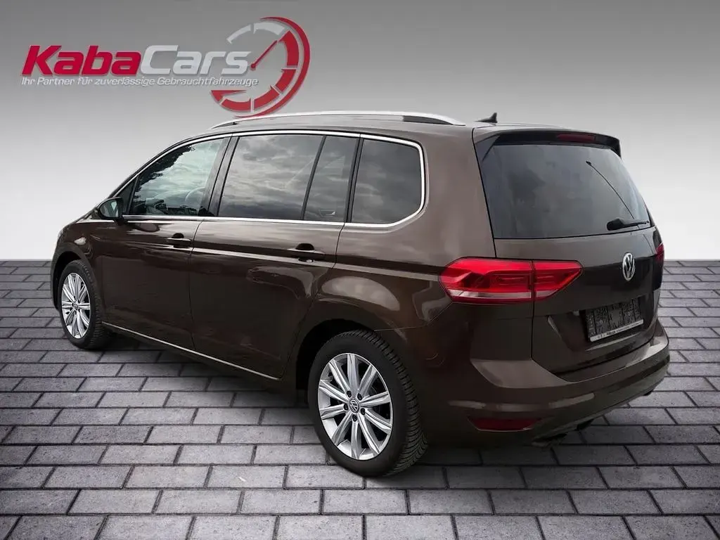 Gebraucht VW Touran Highline 150 PS (110 kW) 2016 Nutshell brown Van / Kleinbus