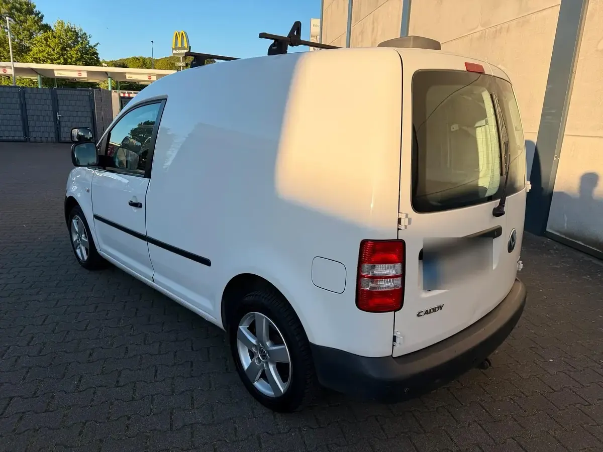 Używany VW Caddy 105 KM (77 kW) 2012 Biały Minivan