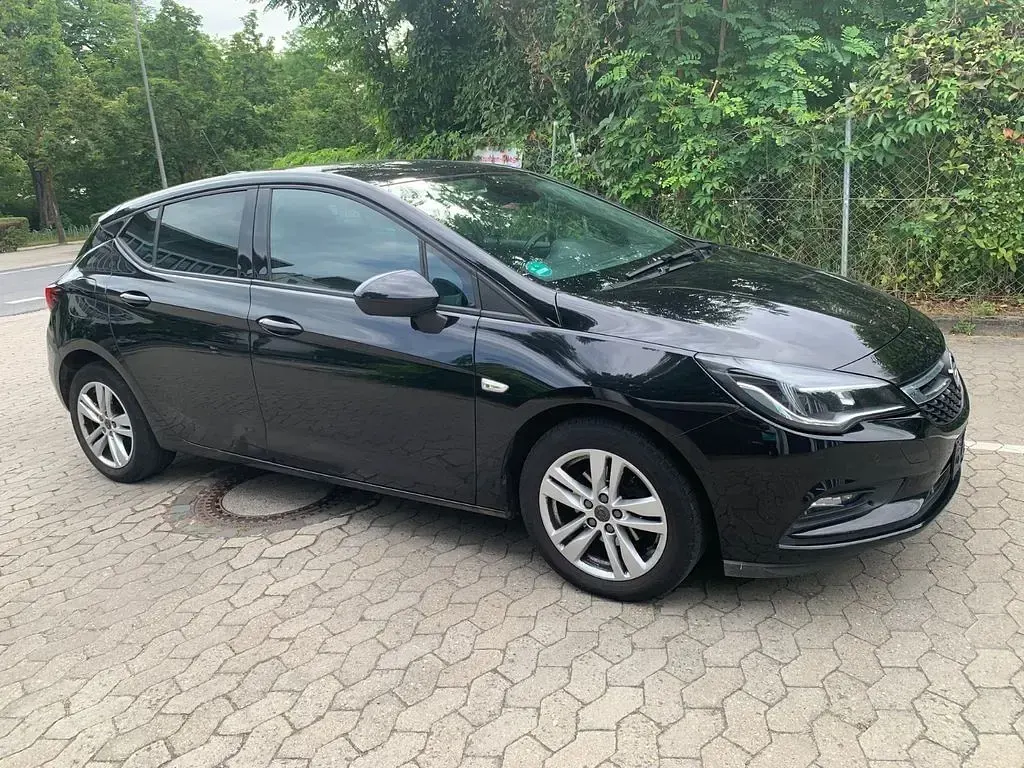 Gebraucht Opel Astra Active 105 PS (77 kW) 2017 Schwarz Limousine