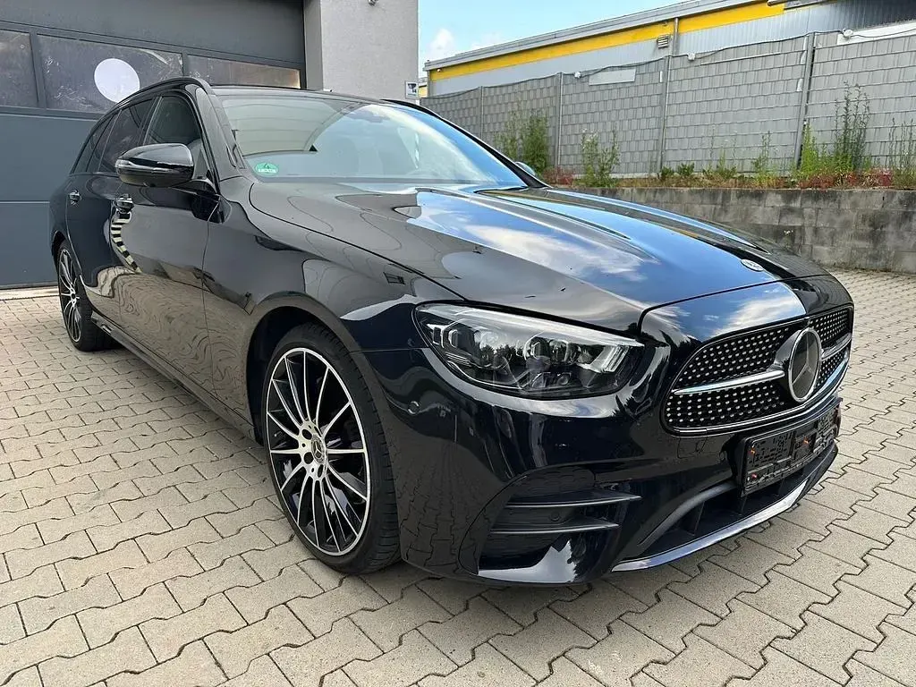 Gebraucht Mercedes 300 AMG 265 PS (194 kW) 2023 Schwarz Limousine