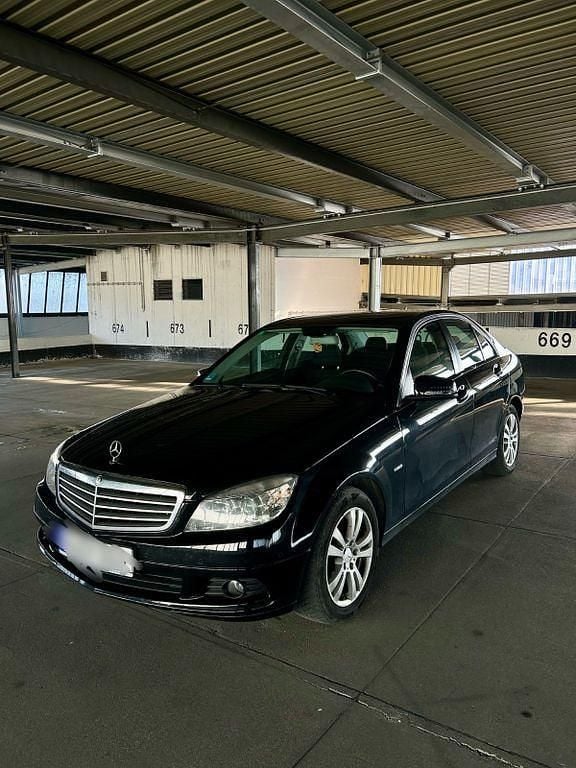 Schwarz Gebraucht 2010 Mercedes C180 Elegance Limousine | 9.000 € (Etwas zu teuer) - Bild 1/4