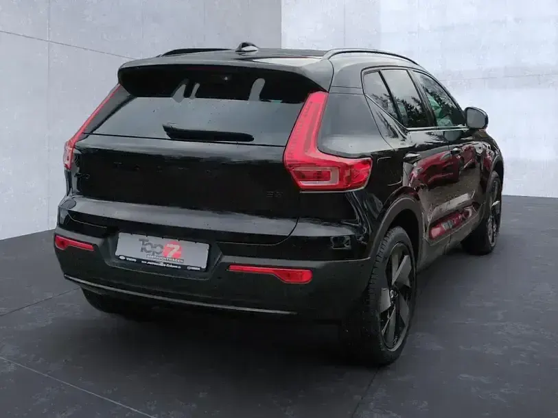 Używany Volvo XC40 Plus 163 KM (119 kW) 2025 Czarny SUV