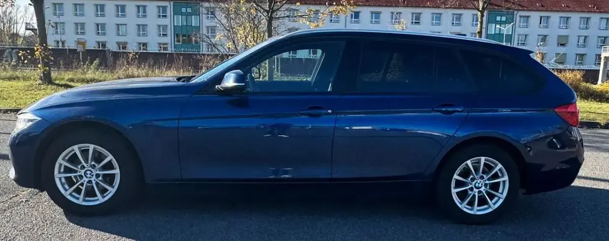 Używany BMW 320 Advantage 184 KM (135 kW) 2018 Niebieski Sedan/Limuzyna