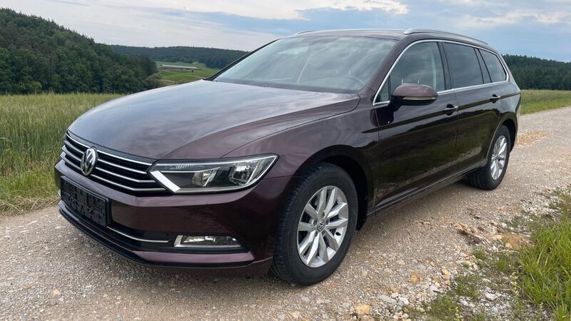 Rot Gebraucht 2015 VW Passat Comfortline Kombi | 14.900 € (Fairer Preis) - Bild 1/4