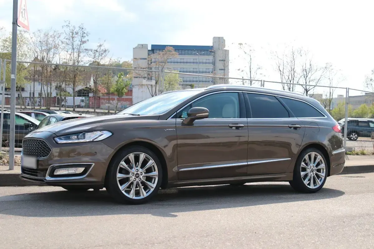Gebraucht Ford Mondeo Vignale 209 PS (153 kW) 2016 Braun Limousine