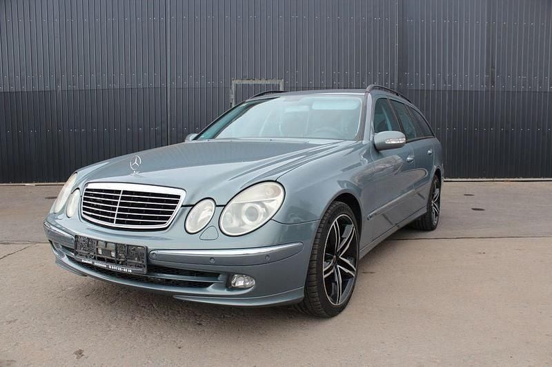 Gebraucht Mercedes E240 Avantgarde 177 PS (130 kW) 2004 Blau Limousine