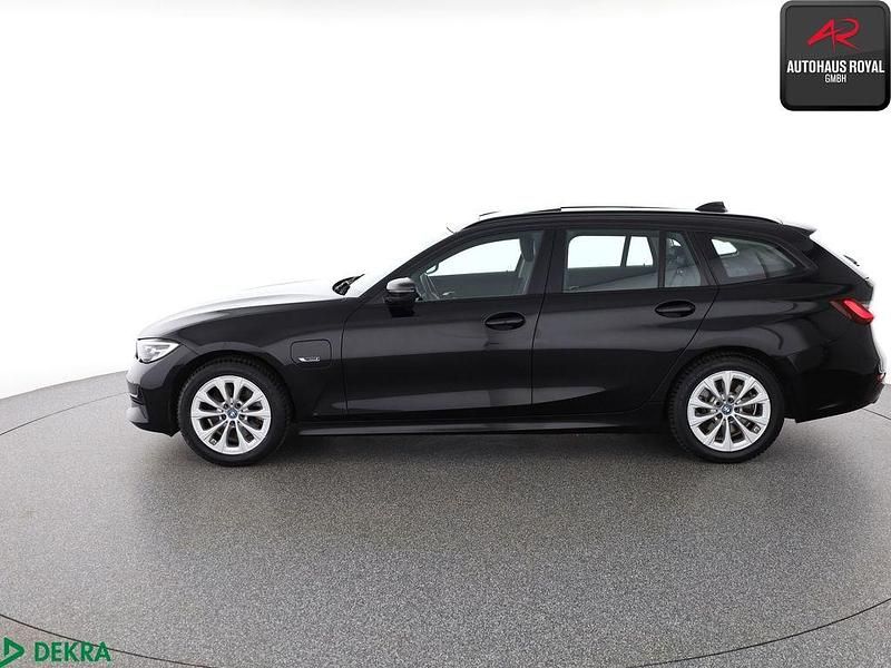 Gebraucht BMW 320e Advantage 204 PS (150 kW) 2022 Schwarz Kombi
