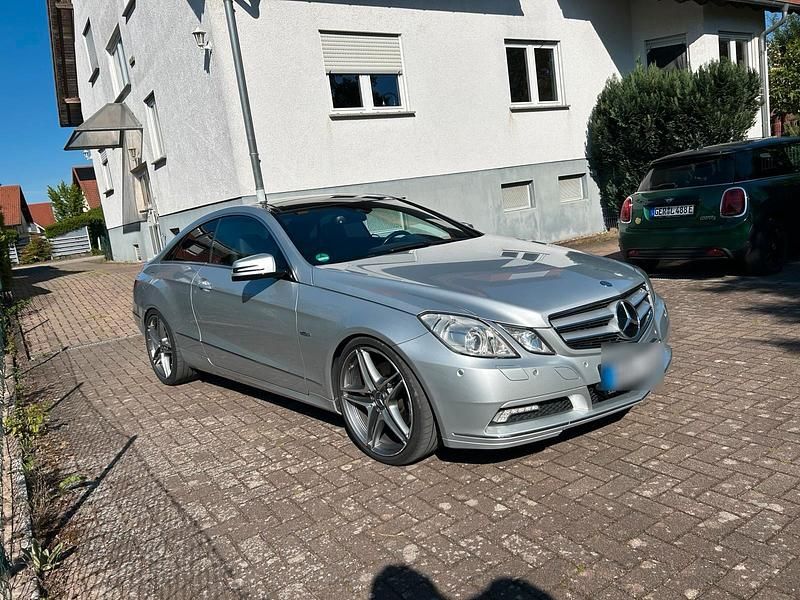 Usata Mercedes E350 231 CV (169 kW) 2010 Argento Coupé