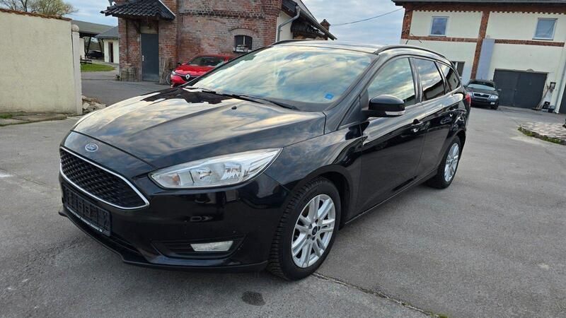 Schwarz Gebraucht 2015 Ford Focus Kombi | 3.500 € (Superpreis) - Bild 1/4